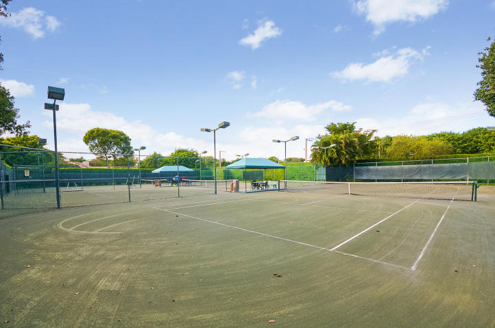Woodfield Hunt Club   Tennis Courts